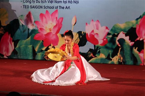 Con em đồng bào dân tộc thiểu số đóng góp quan trọng vào bảo tồn, phát triển văn hóa Việt Nam  - ảnh 2